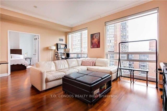 1121 Bay Street, Unit 2001 thumbnail 4