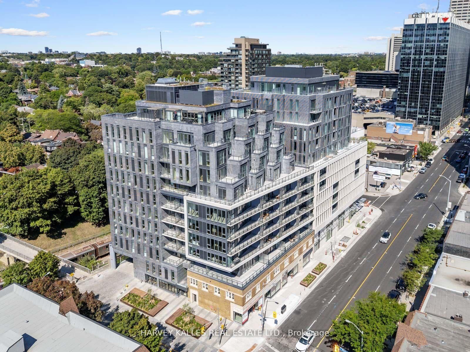 #610 - 8 Manor Road W