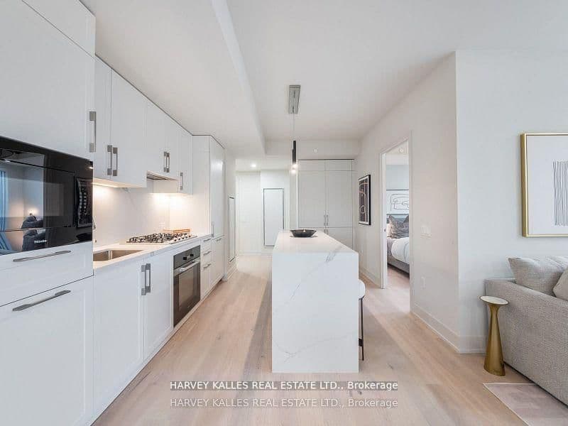 8 Manor Road W, Unit 610 thumbnail 12