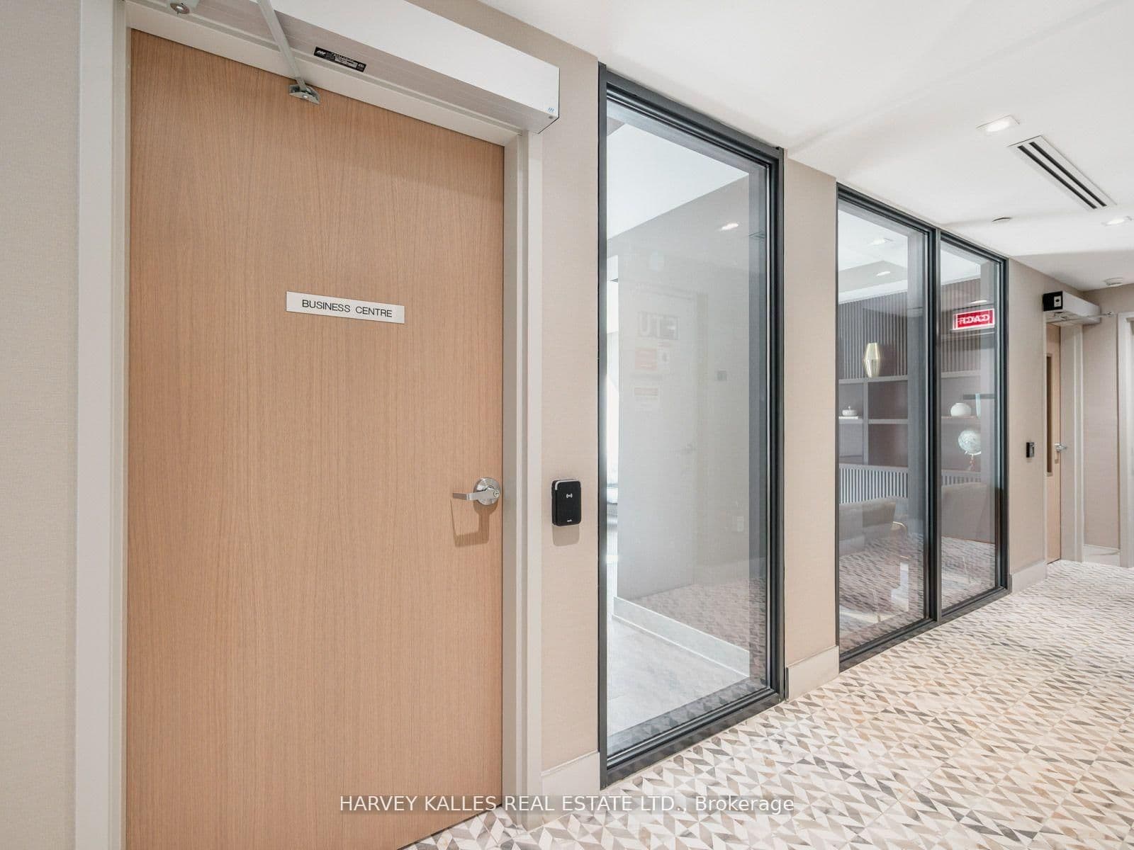 8 Manor Road W, Unit 610 thumbnail 24