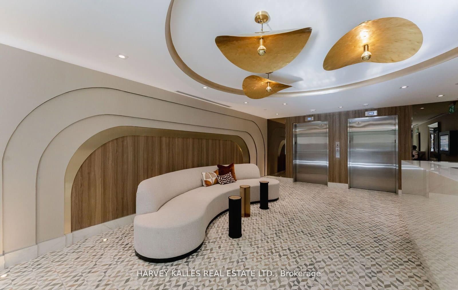 8 Manor Road W, Unit 610 thumbnail 5