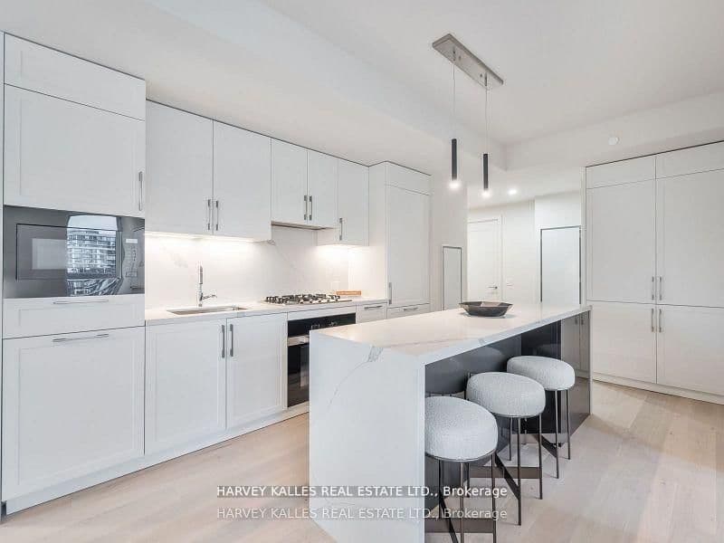 8 Manor Road W, Unit 610 thumbnail 8