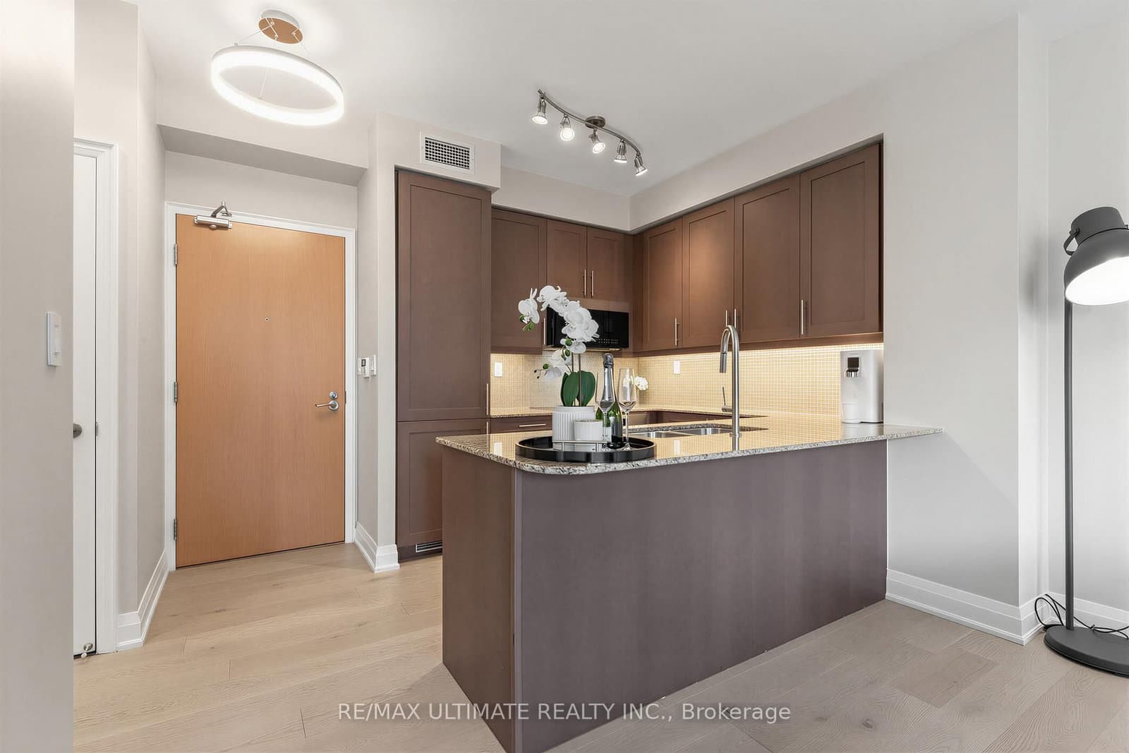 1 Bedford Road, Unit 603 thumbnail 5