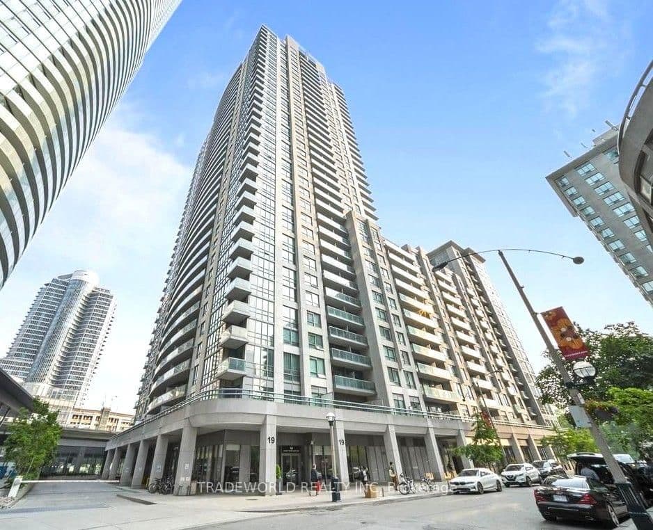 #907 - 19 Grand Trunk Crescent