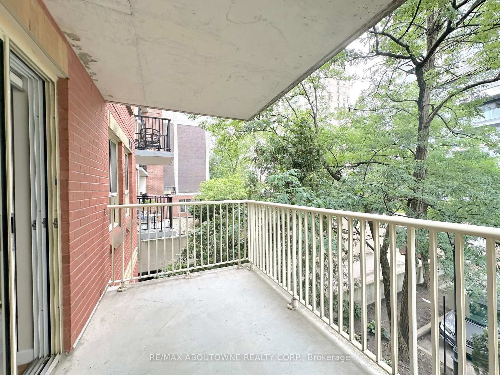 268 Merton Street, Unit 205 thumbnail 14