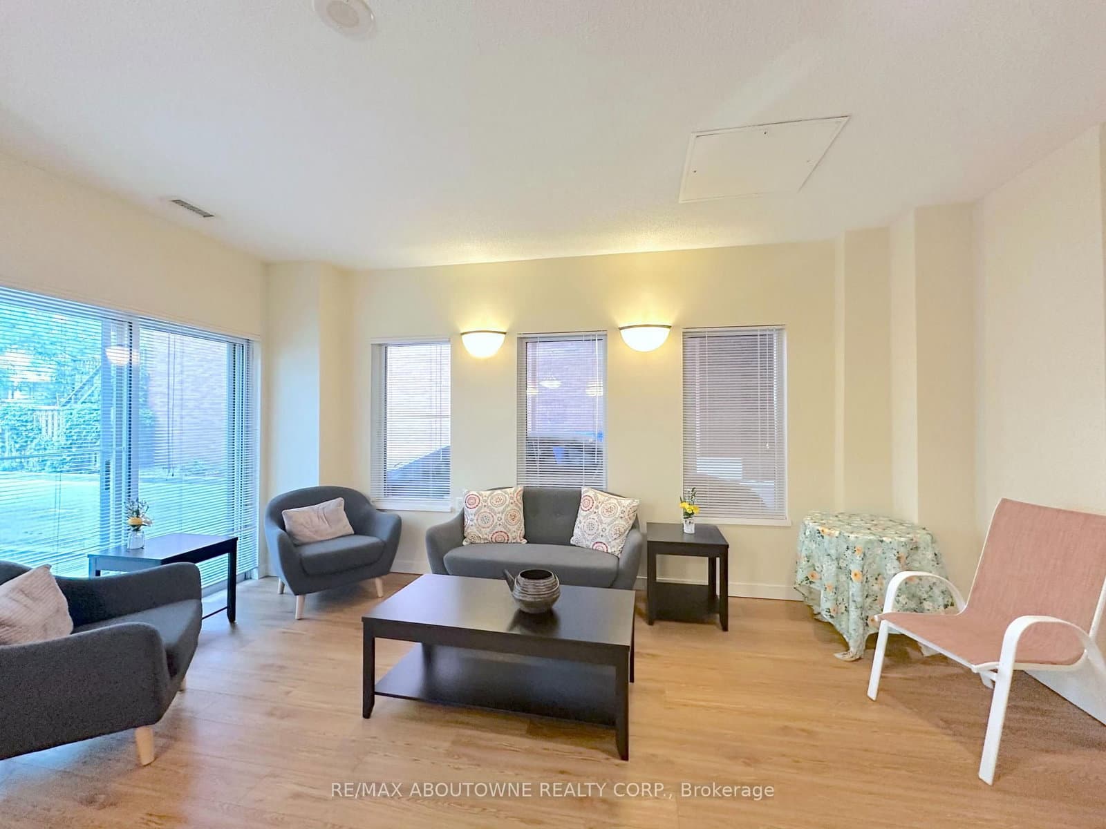268 Merton Street, Unit 205 thumbnail 17
