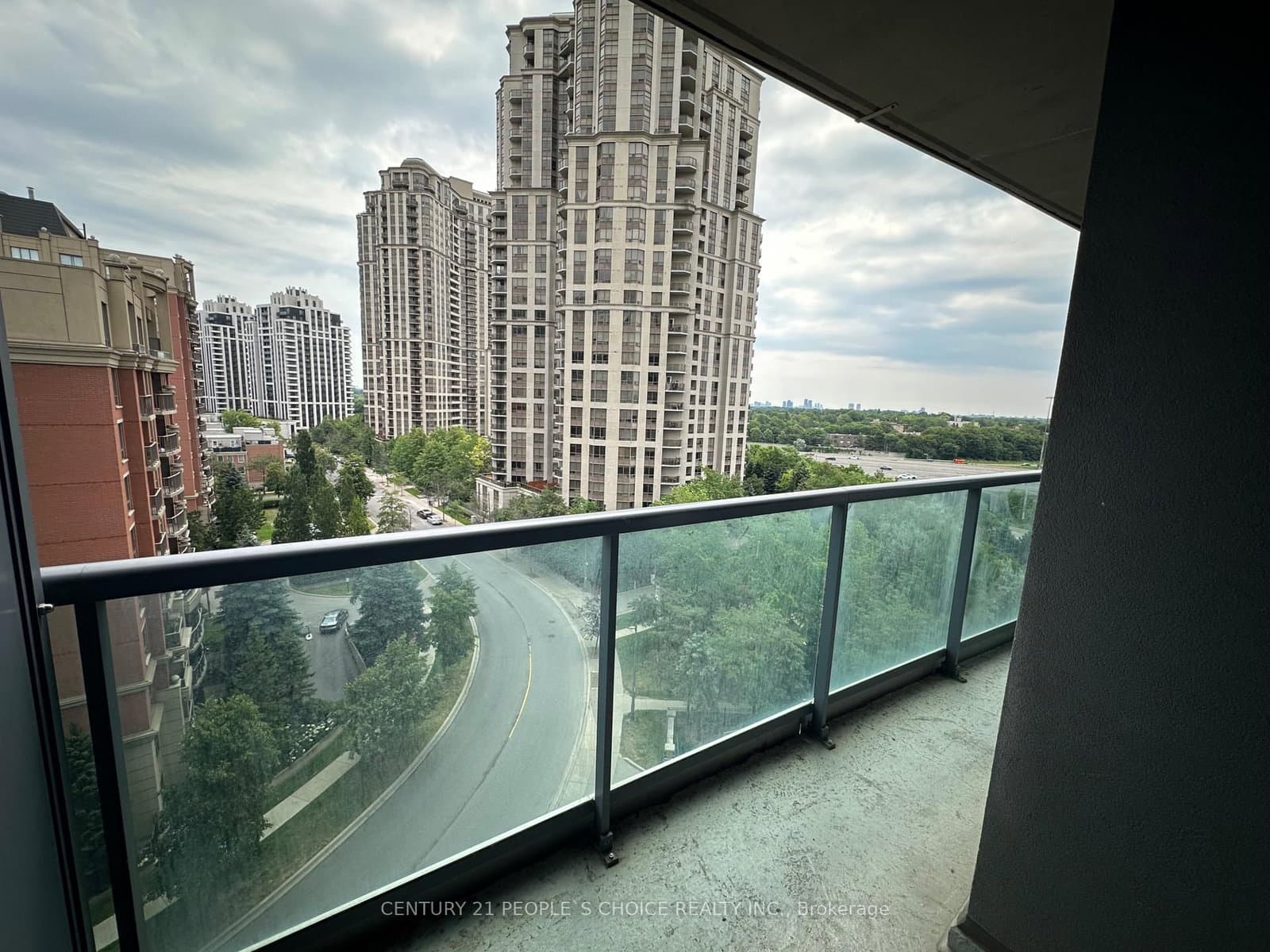 30 Harrison Garden Boulevard, Unit 1012 thumbnail 3