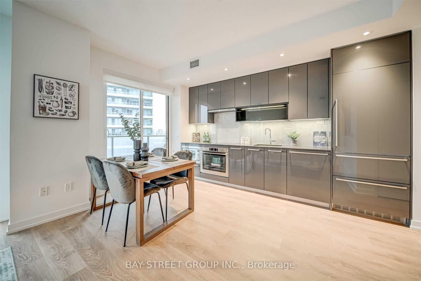 117 Mcmahon Drive, Unit 2503 thumbnail 8