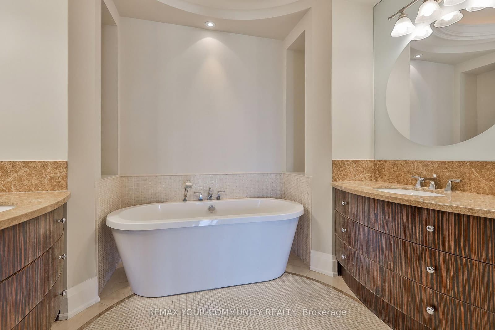 80 Yorkville Avenue, Unit 802 thumbnail 14