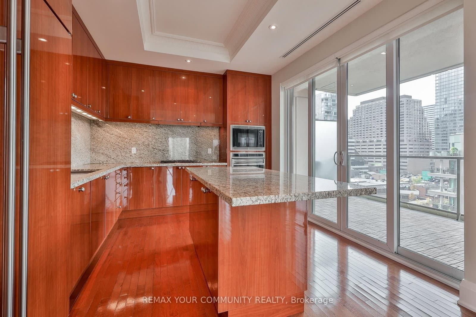 80 Yorkville Avenue, Unit 802 thumbnail 2