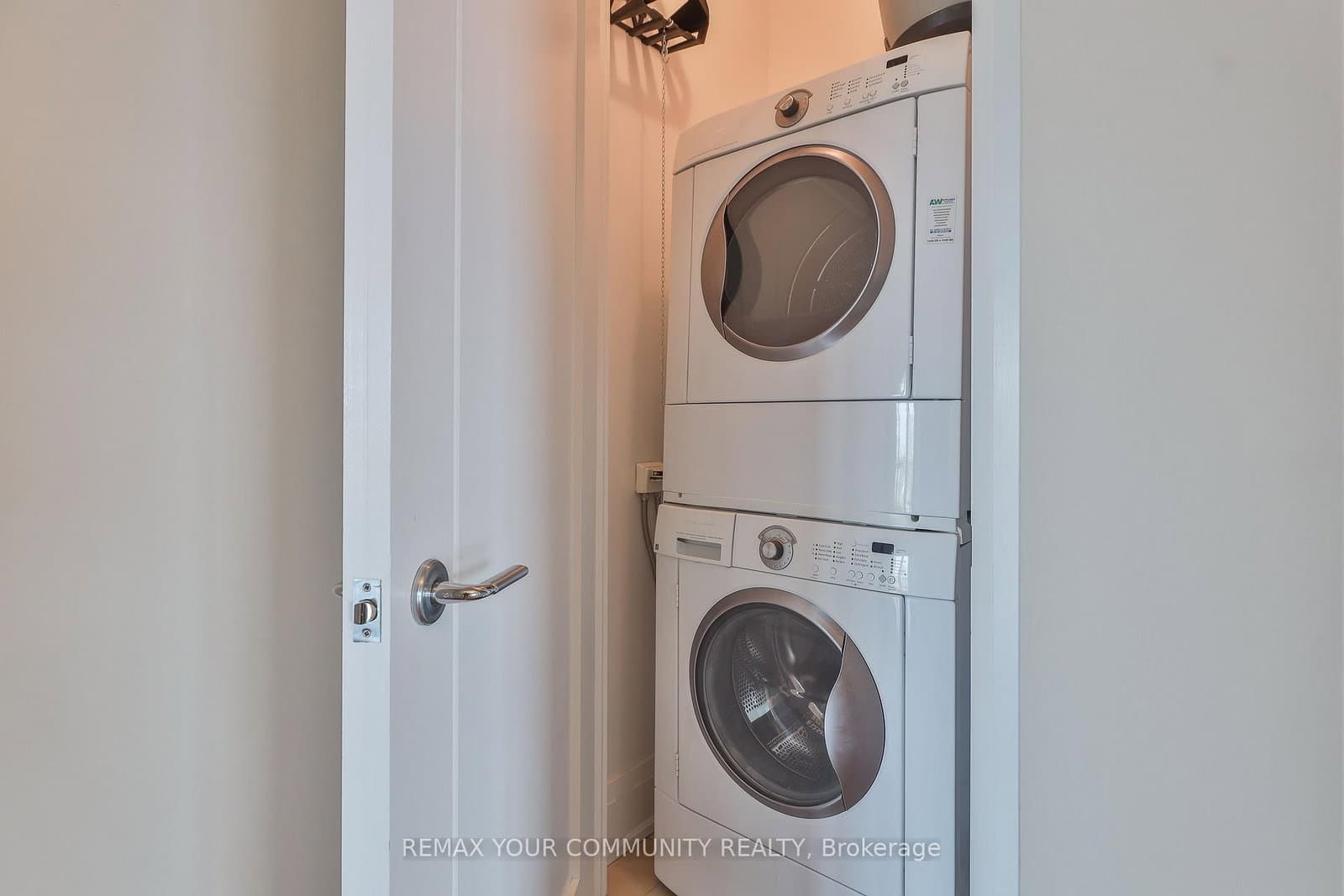 80 Yorkville Avenue, Unit 802 thumbnail 35