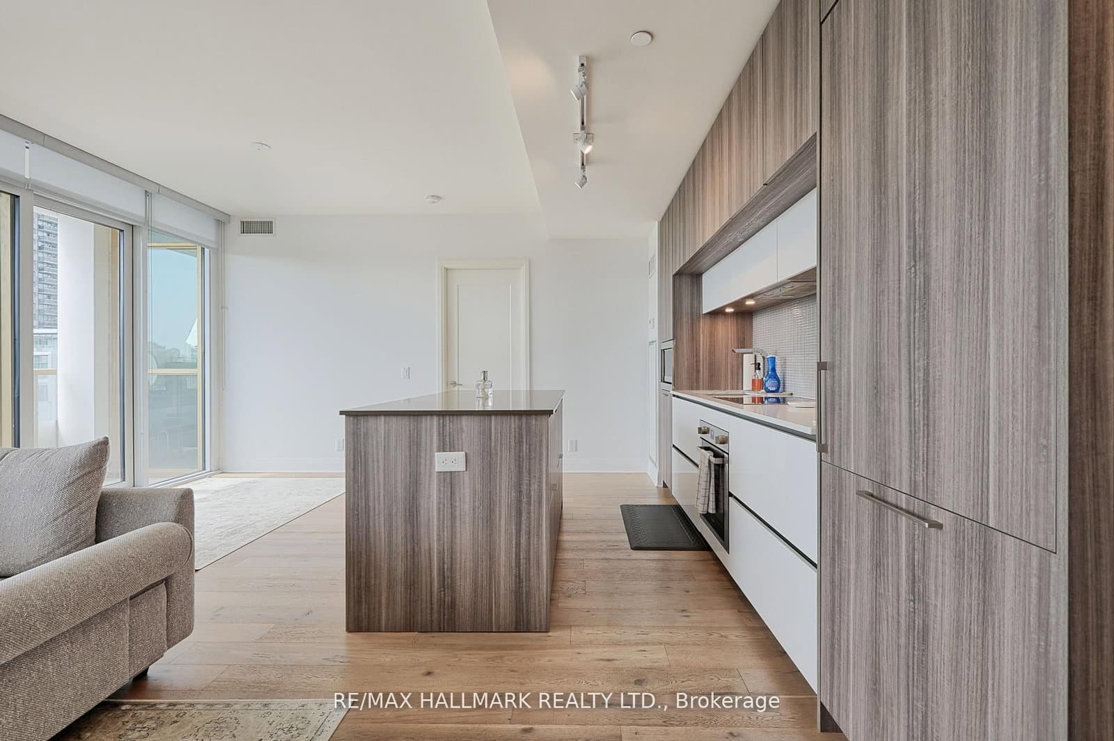 151 Avenue Road, Unit 601 thumbnail 10