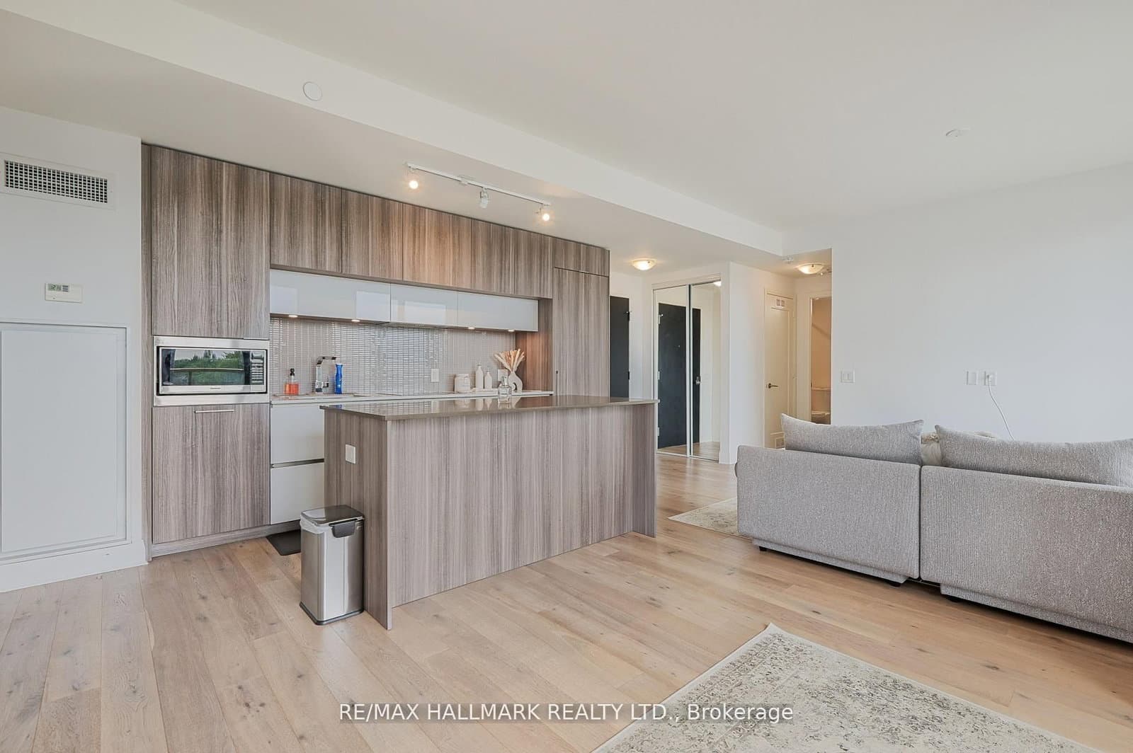 151 Avenue Road, Unit 601 thumbnail 15