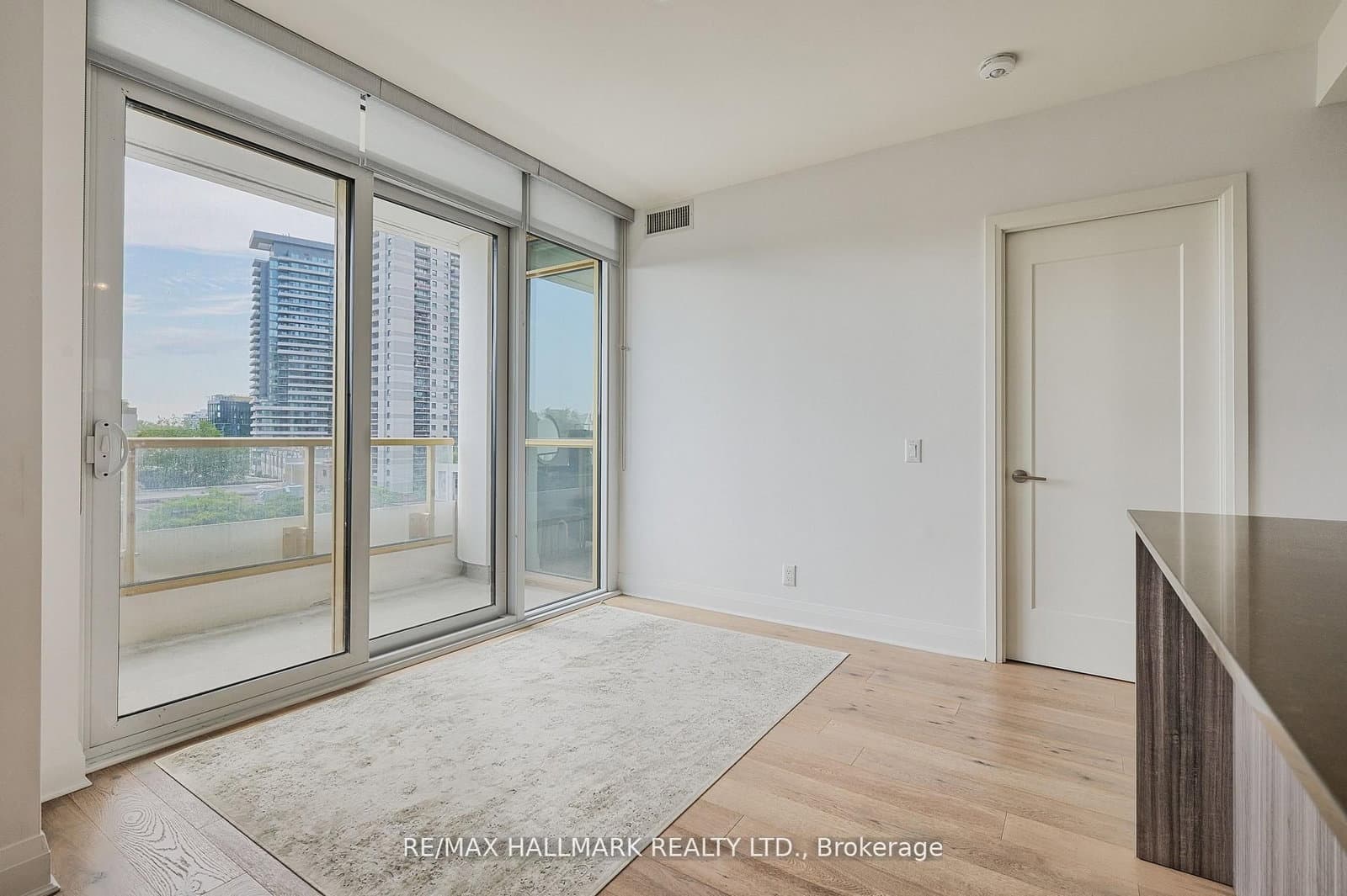 151 Avenue Road, Unit 601 thumbnail 16