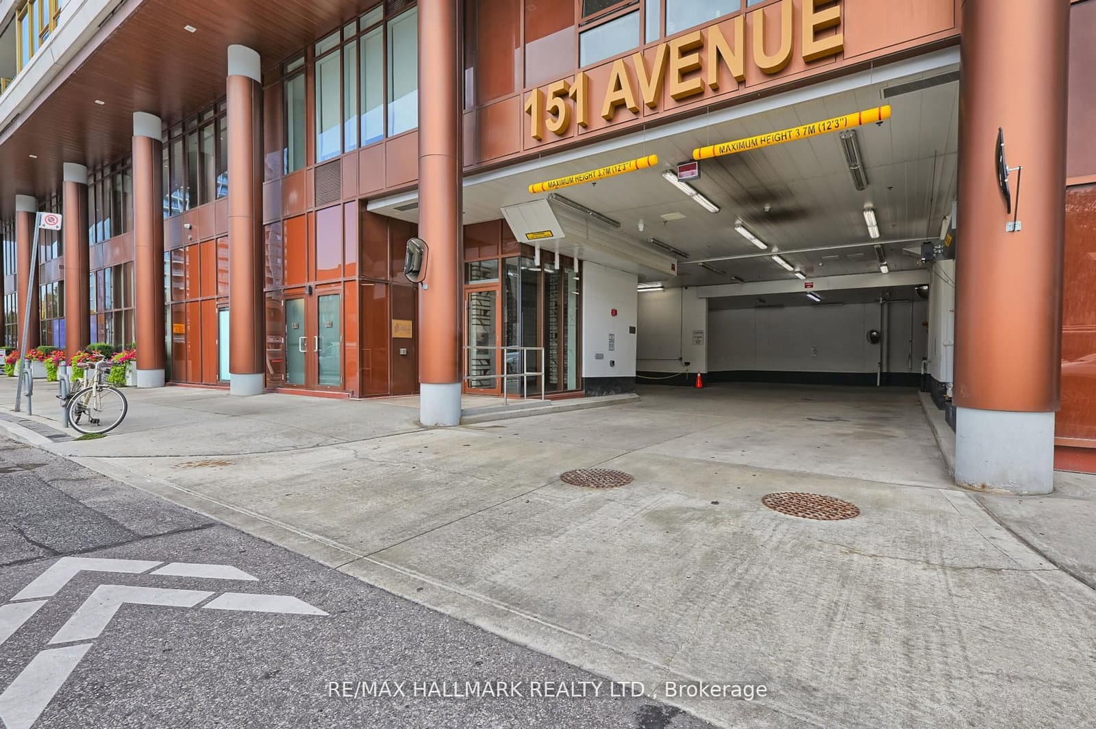 151 Avenue Road, Unit 601 thumbnail 2