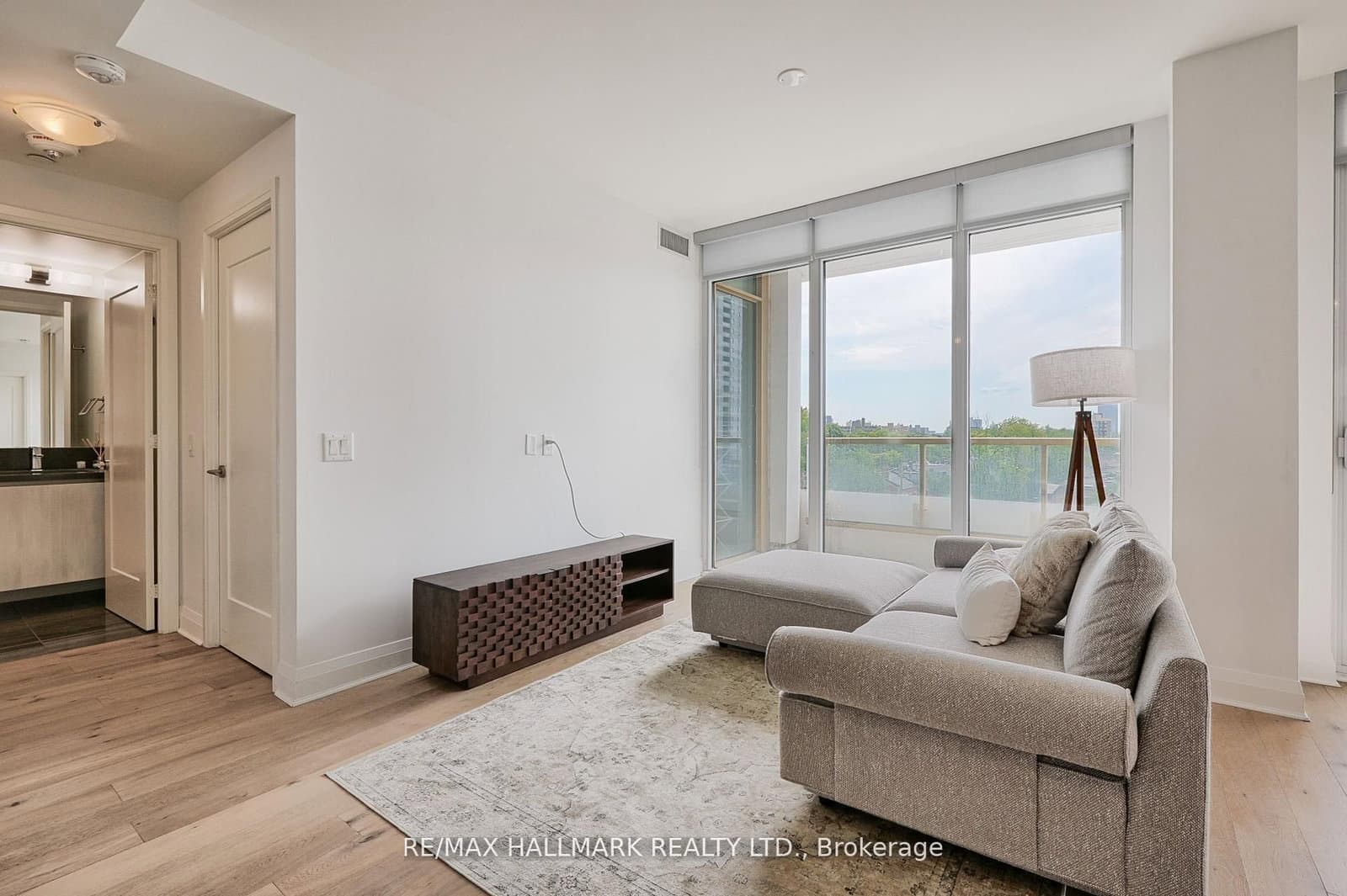 151 Avenue Road, Unit 601 thumbnail 5