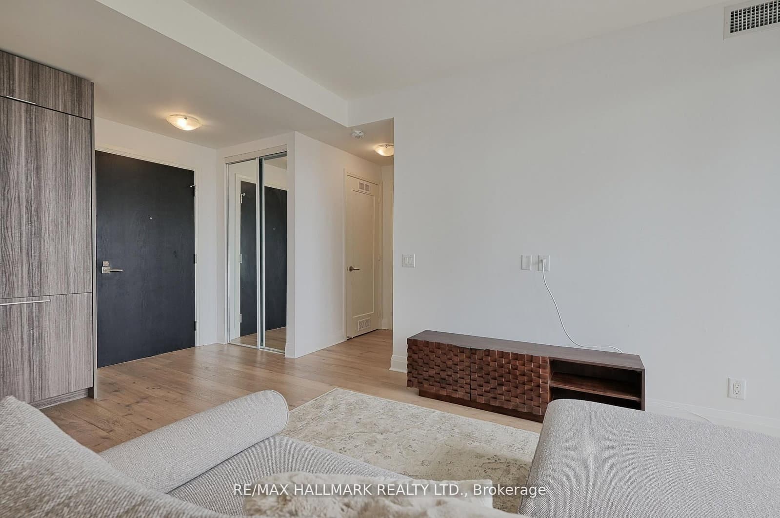151 Avenue Road, Unit 601 thumbnail 8
