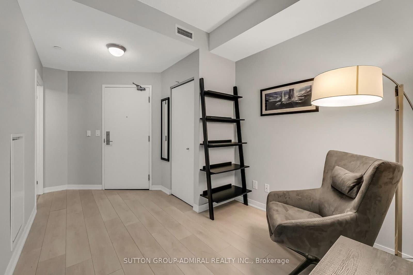 51 East Liberty Street, Unit 1315 thumbnail 3