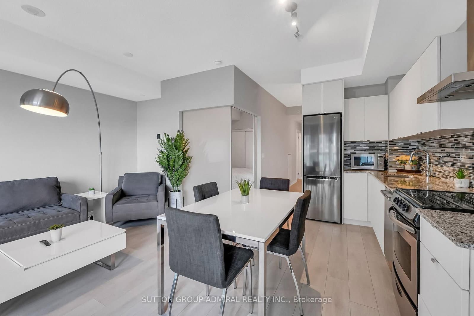 51 East Liberty Street, Unit 1315 thumbnail 9