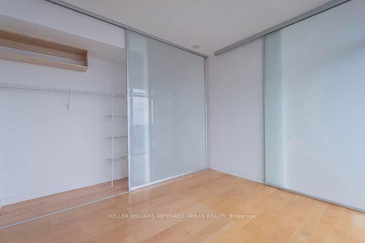 33 Charles Street E, Unit 3902 thumbnail 14