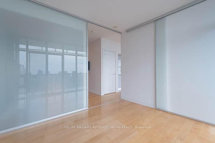 33 Charles Street E, Unit 3902 thumbnail 15
