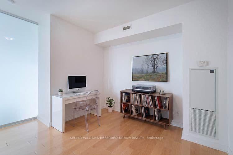 33 Charles Street E, Unit 3902 thumbnail 19