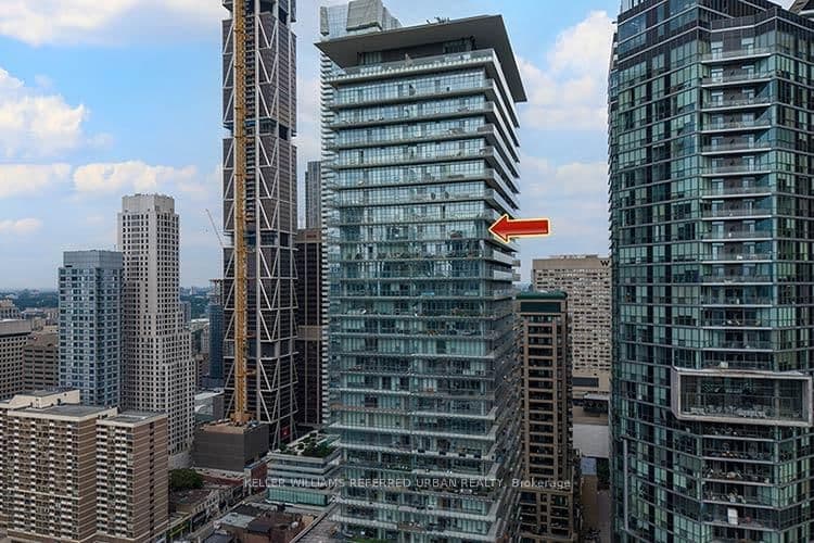 33 Charles Street E, Unit 3902 thumbnail 23