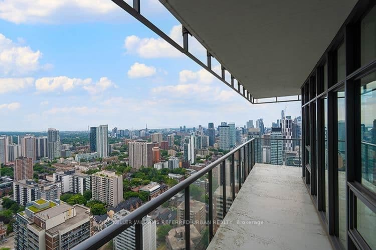 33 Charles Street E, Unit 3902 thumbnail 24