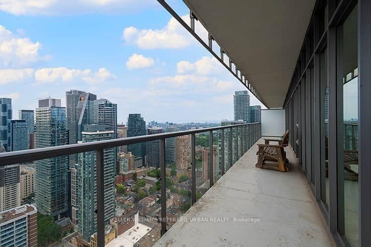 33 Charles Street E, Unit 3902 thumbnail 25