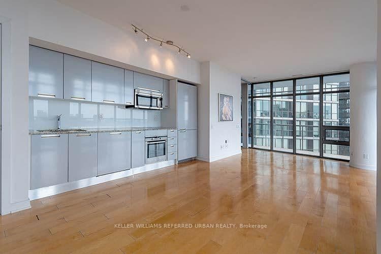 33 Charles Street E, Unit 3902 thumbnail 3