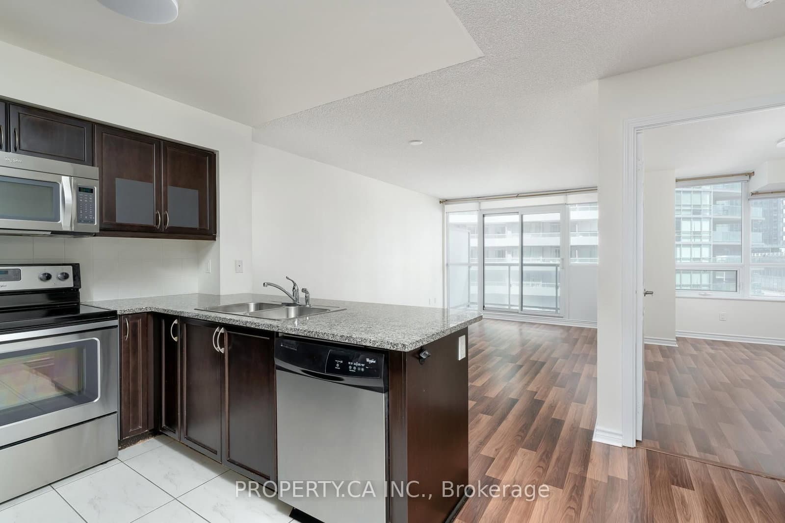 25 Lower Simcoe Street, Unit 803 thumbnail 12