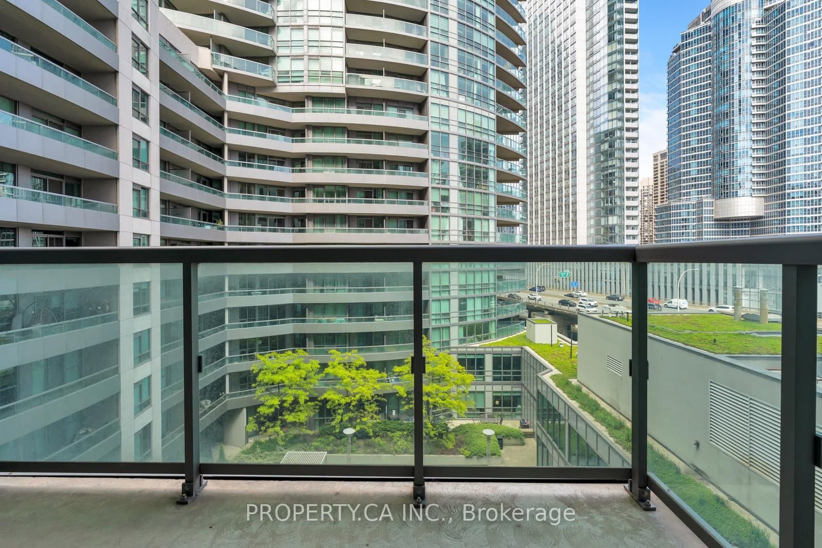 25 Lower Simcoe Street, Unit 803 thumbnail 8
