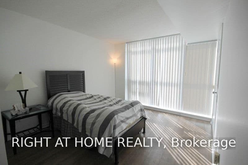30 Harrison Garden Boulevard, Unit 207 thumbnail 8