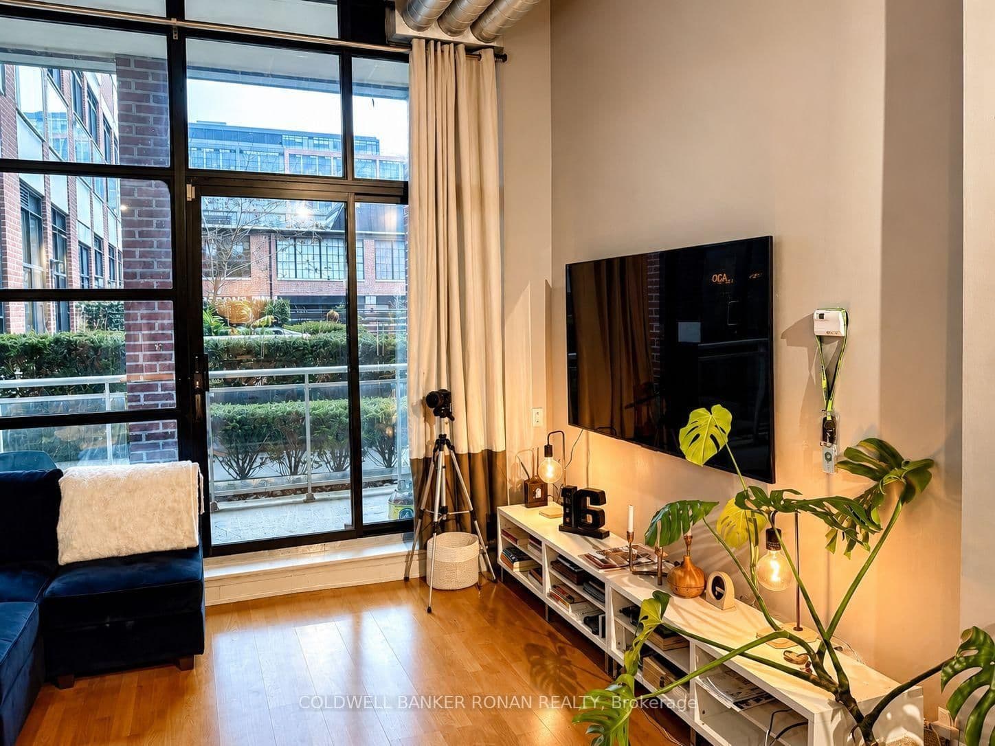 43 Hanna Avenue, Unit 116 thumbnail 4