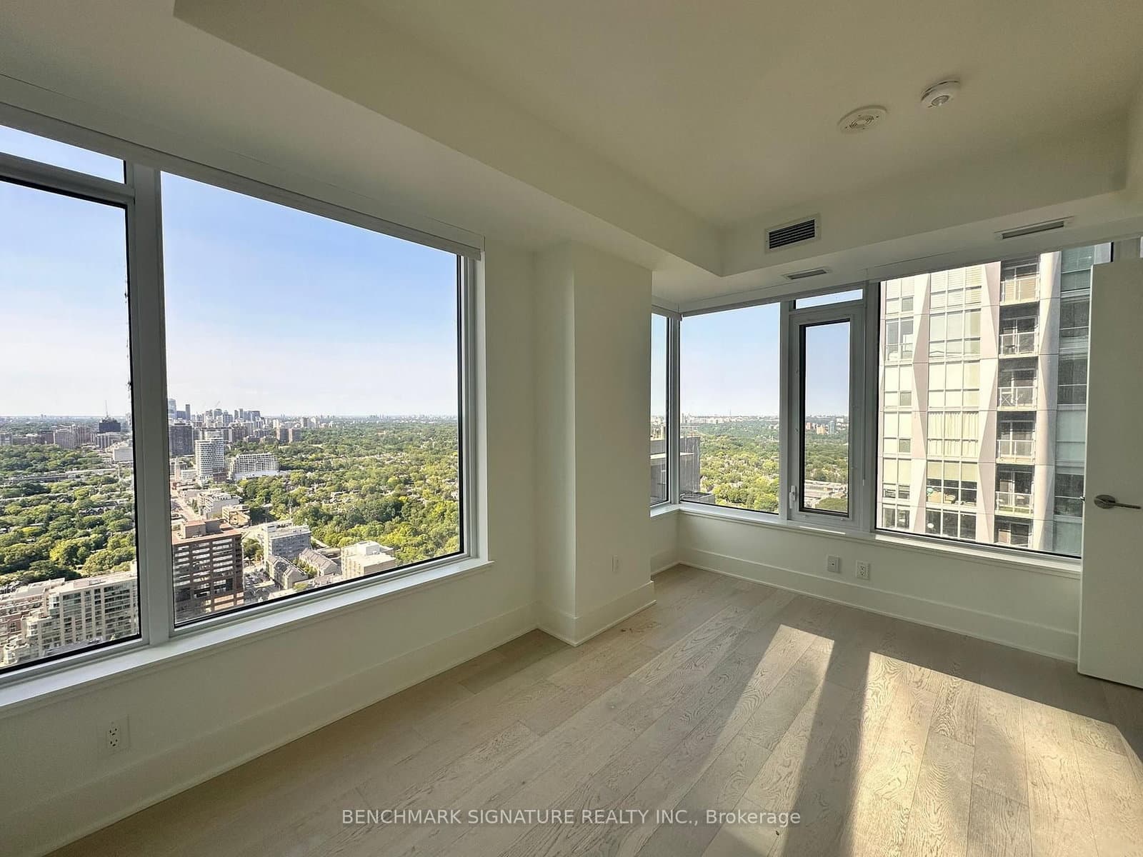 11 Yorkville Avenue, Unit 3604 thumbnail 4