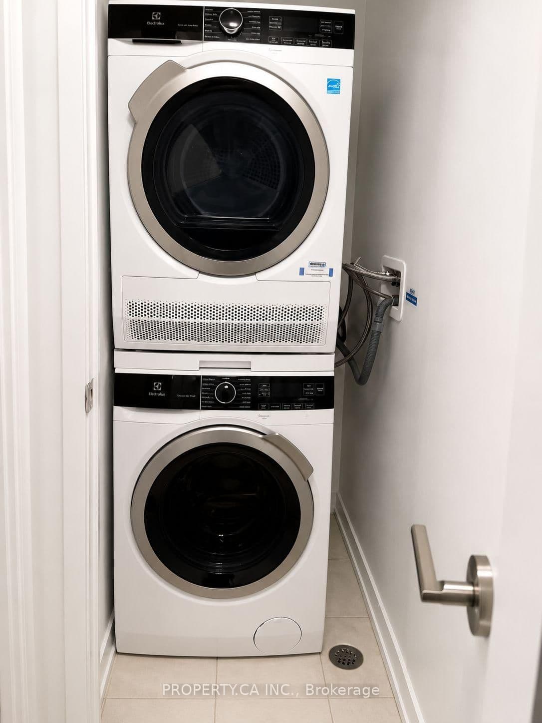 219 Dundas Street E, Unit 1706 thumbnail 8