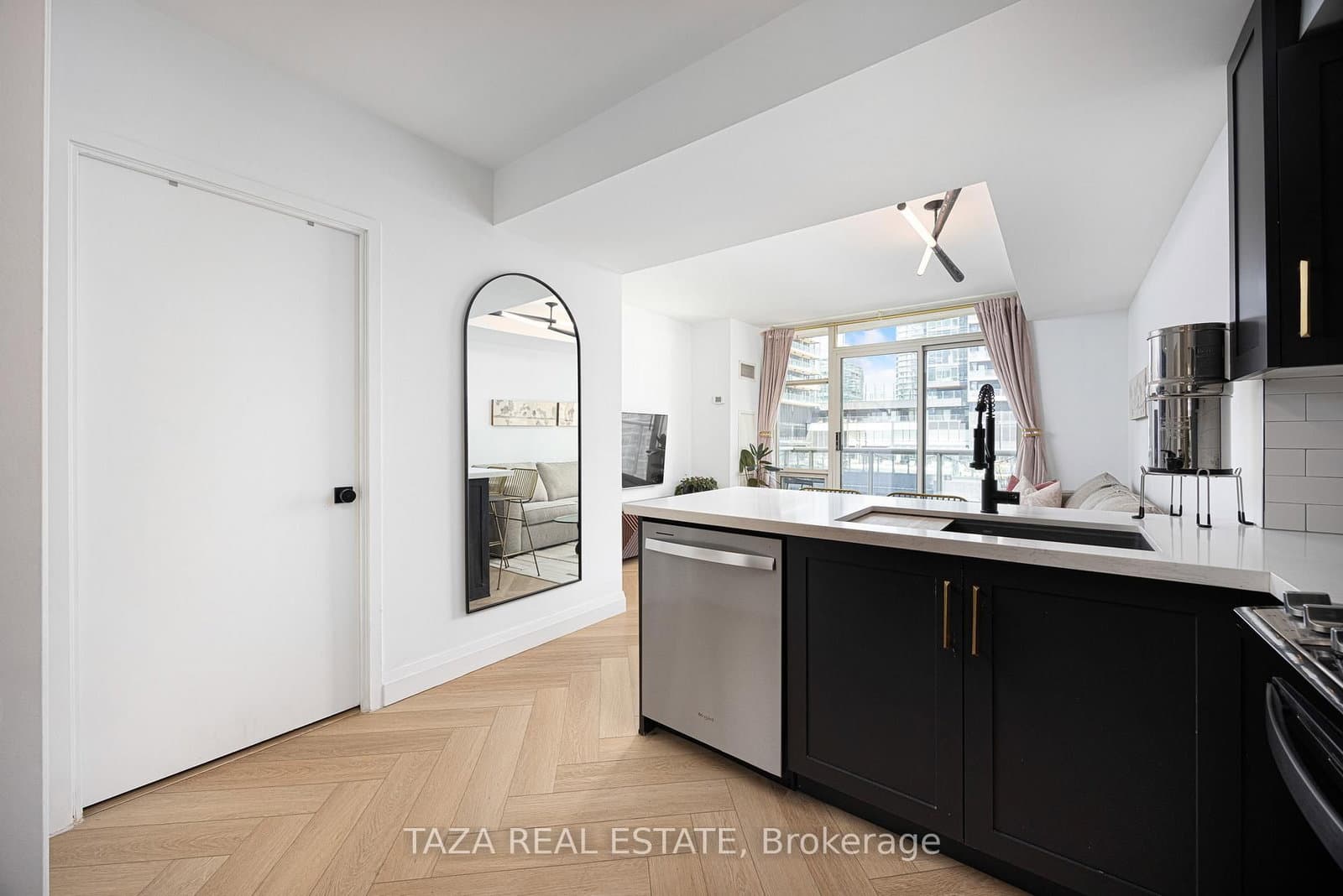 10 Navy Wharf Court, Unit 1705 thumbnail 11