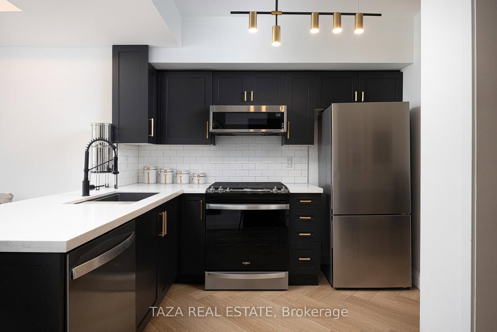 10 Navy Wharf Court, Unit 1705 thumbnail 12