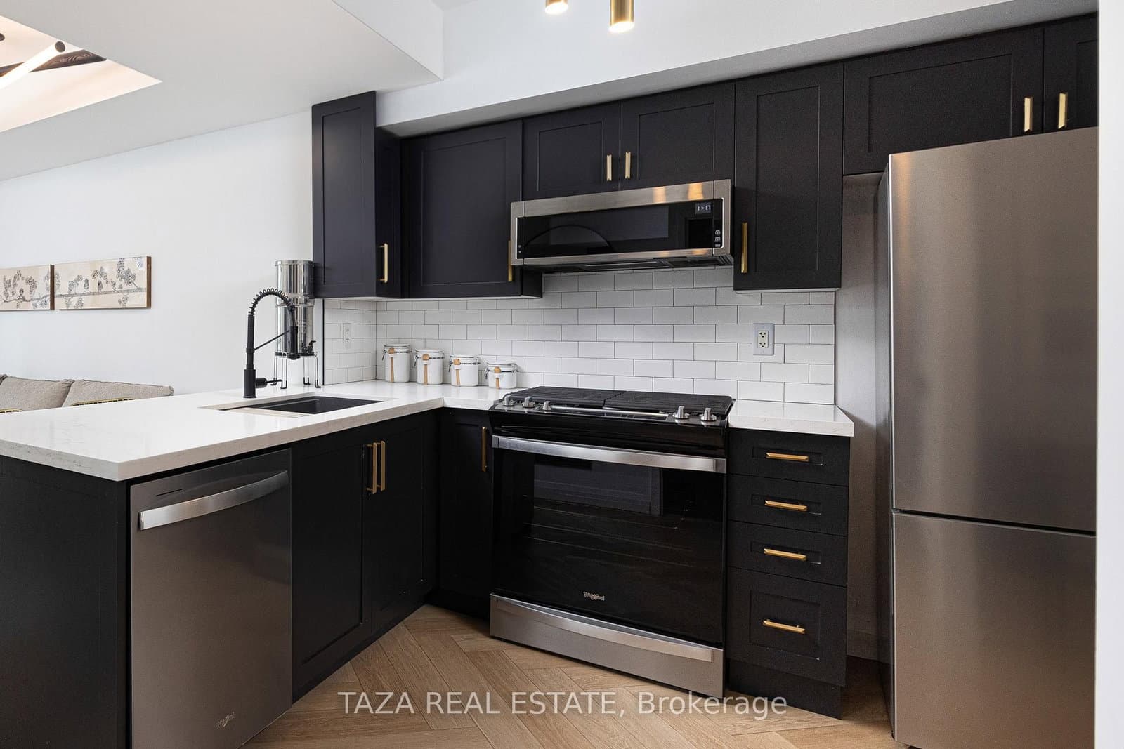 10 Navy Wharf Court, Unit 1705 thumbnail 13