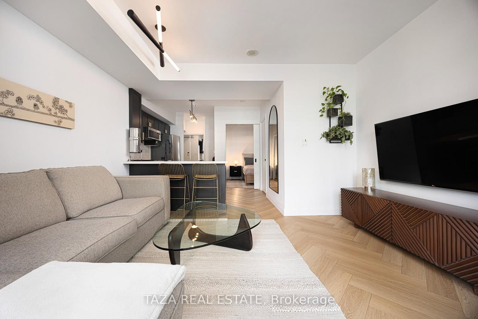 10 Navy Wharf Court, Unit 1705 thumbnail 4