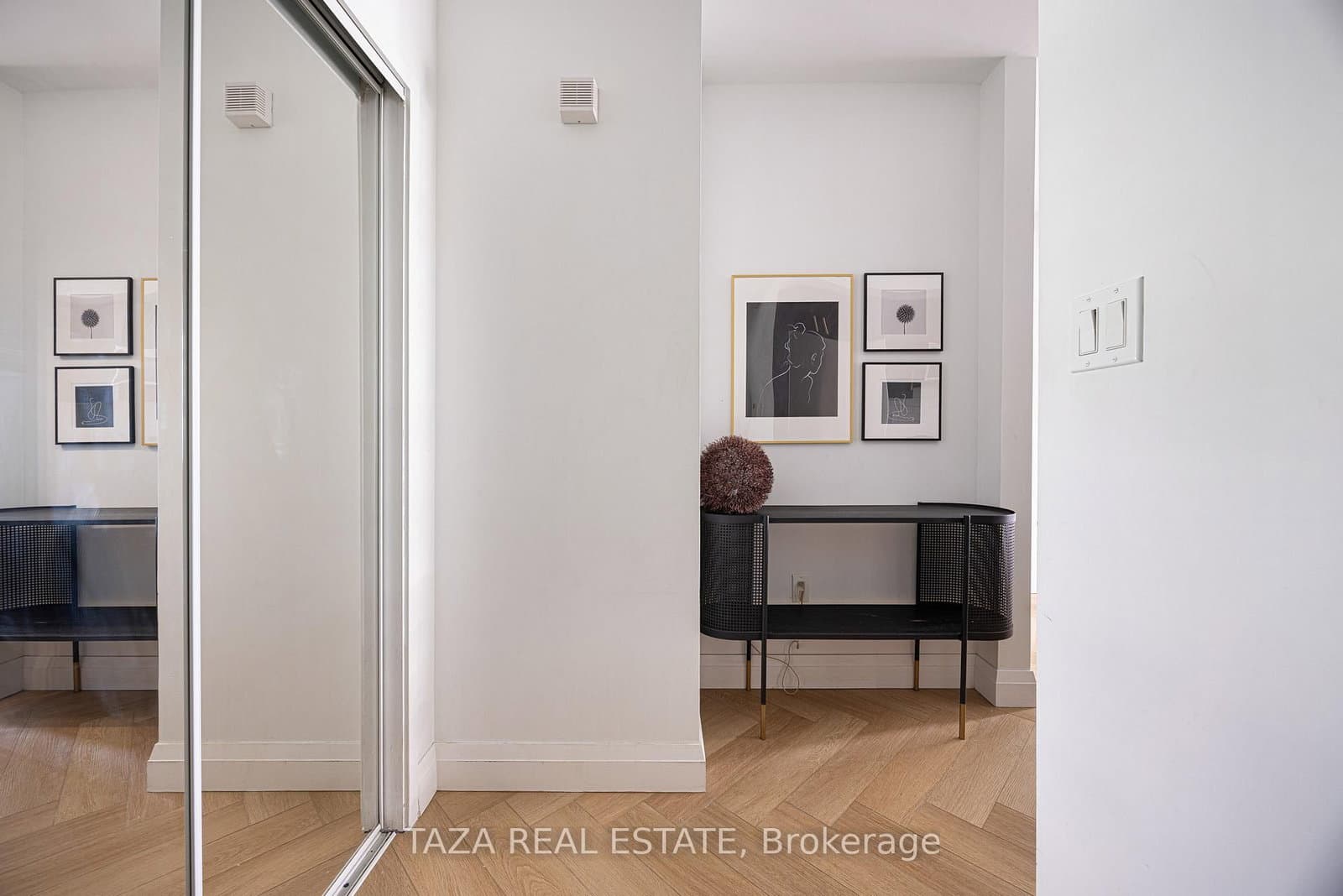 10 Navy Wharf Court, Unit 1705 thumbnail 9