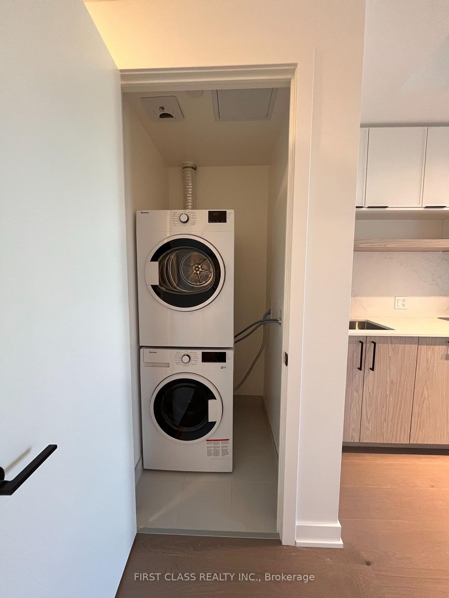 91 Montclair Avenue, Unit 908 thumbnail 8