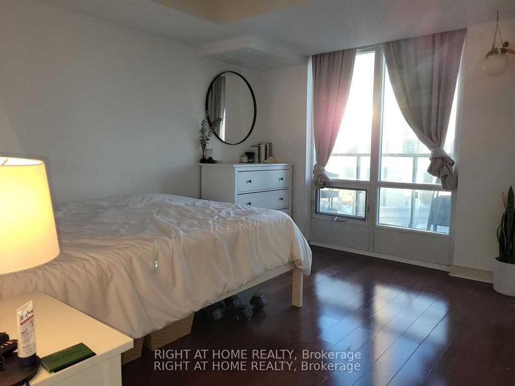 361 Front Street W, Unit 3205 thumbnail 8