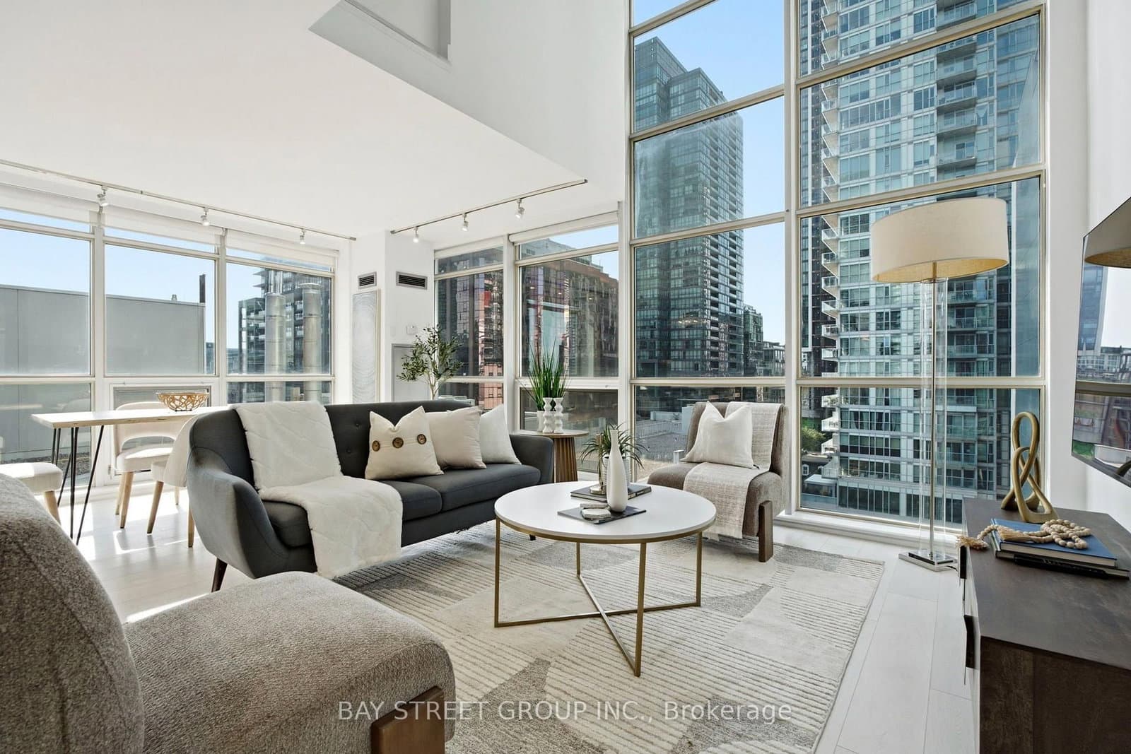 36 Blue Jays Way, Unit 925 - Image 1