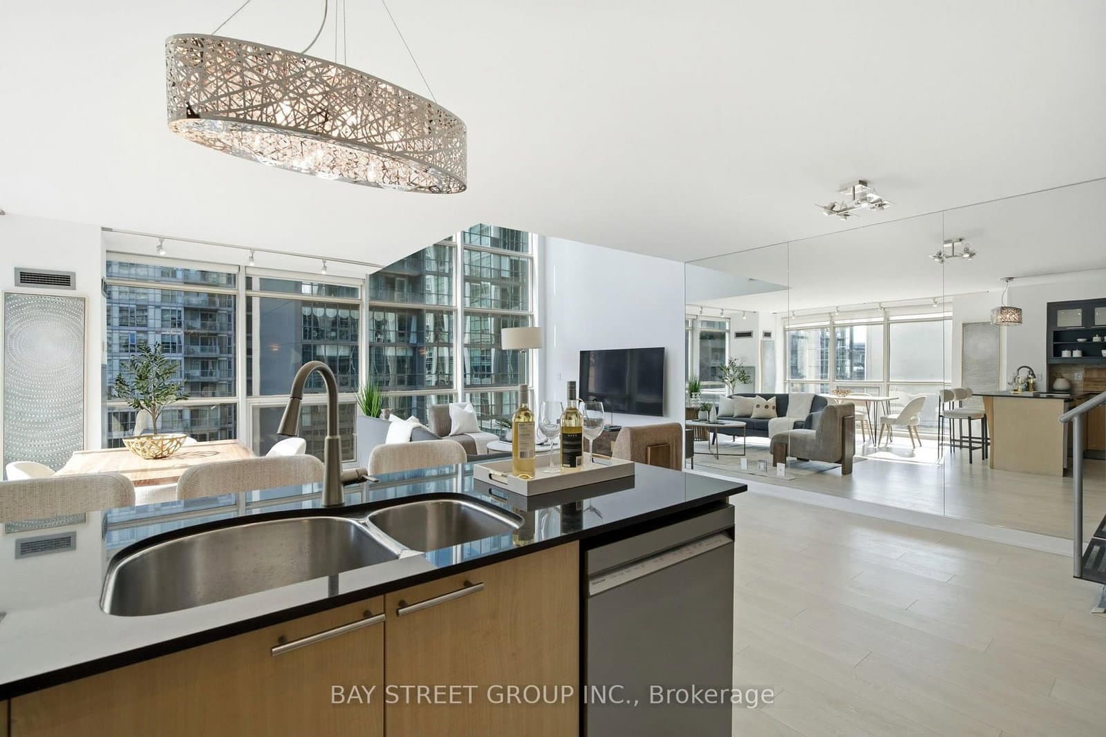 36 Blue Jays Way, Unit 925 thumbnail 14