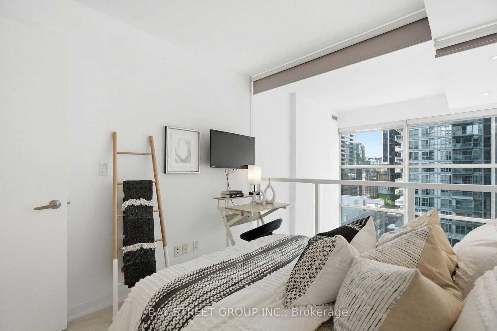 36 Blue Jays Way, Unit 925 thumbnail 18