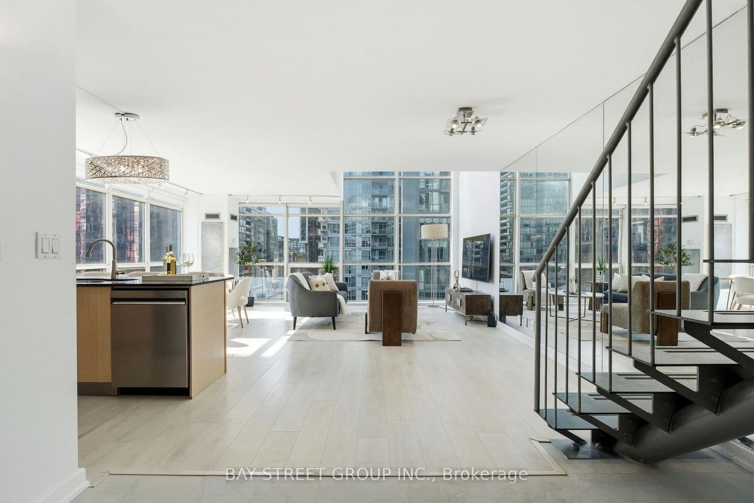 36 Blue Jays Way, Unit 925 thumbnail 4