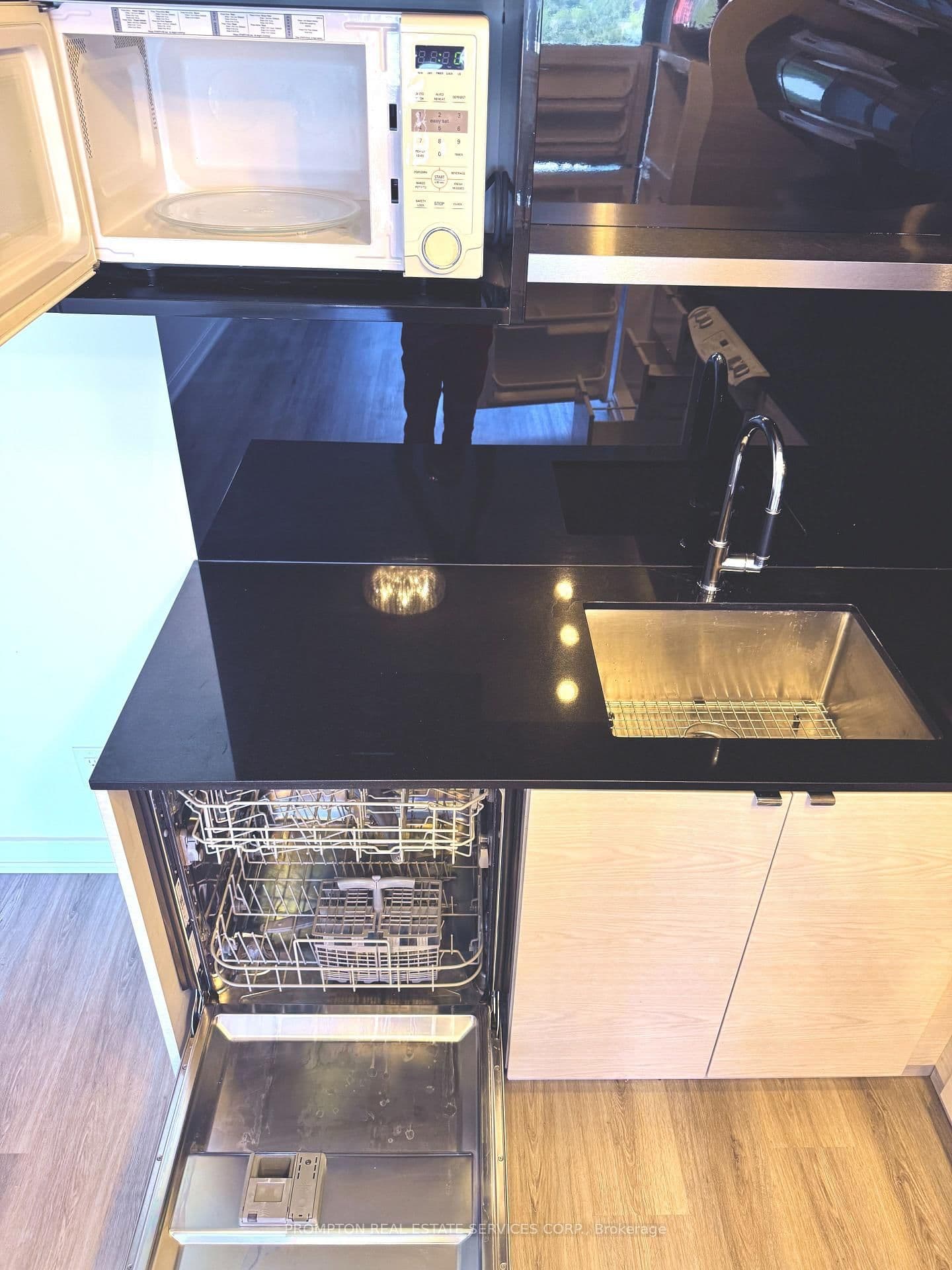 72 Esther Shiner Boulevard, Unit 612 thumbnail 15