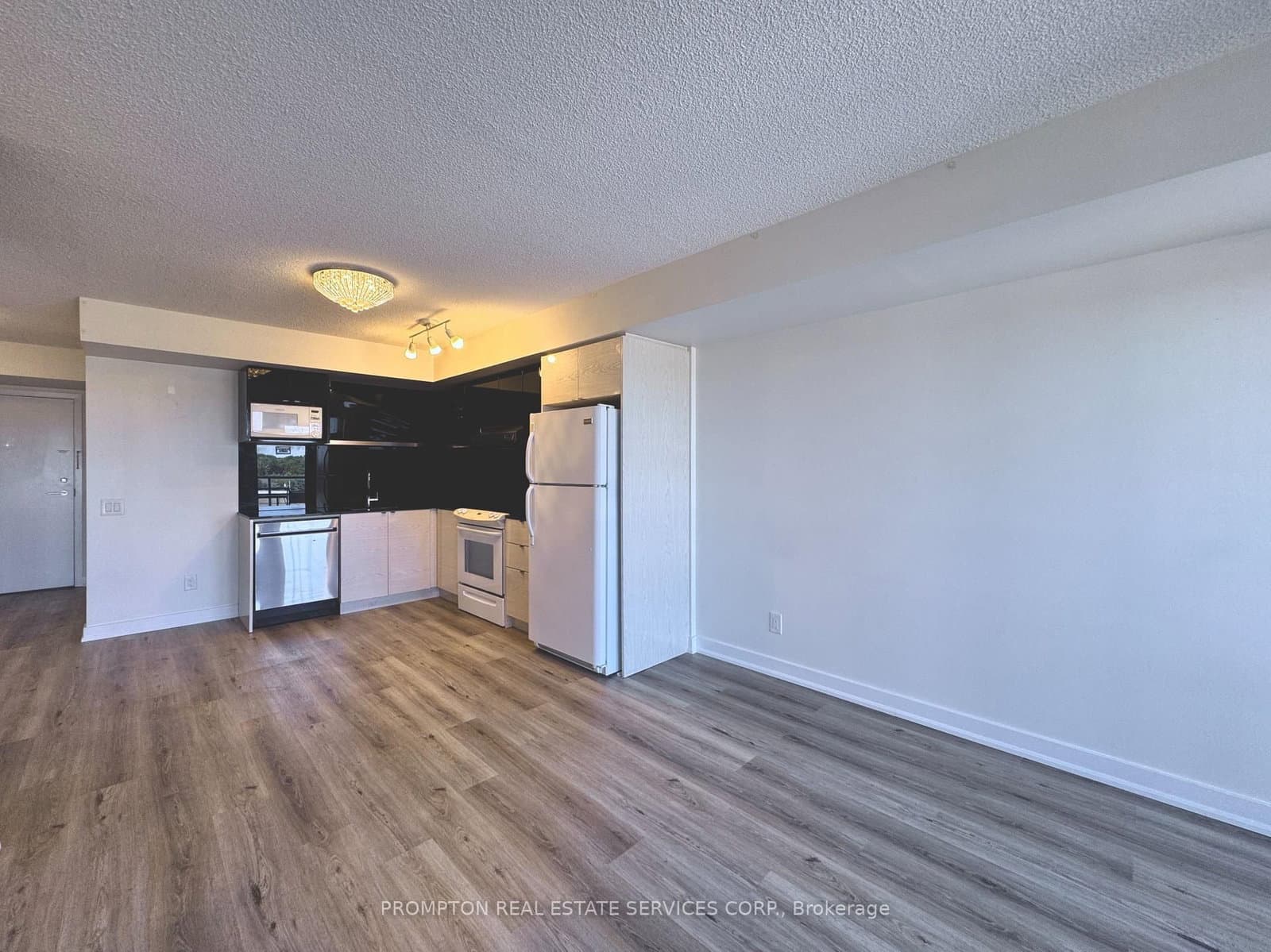 72 Esther Shiner Boulevard, Unit 612 thumbnail 4