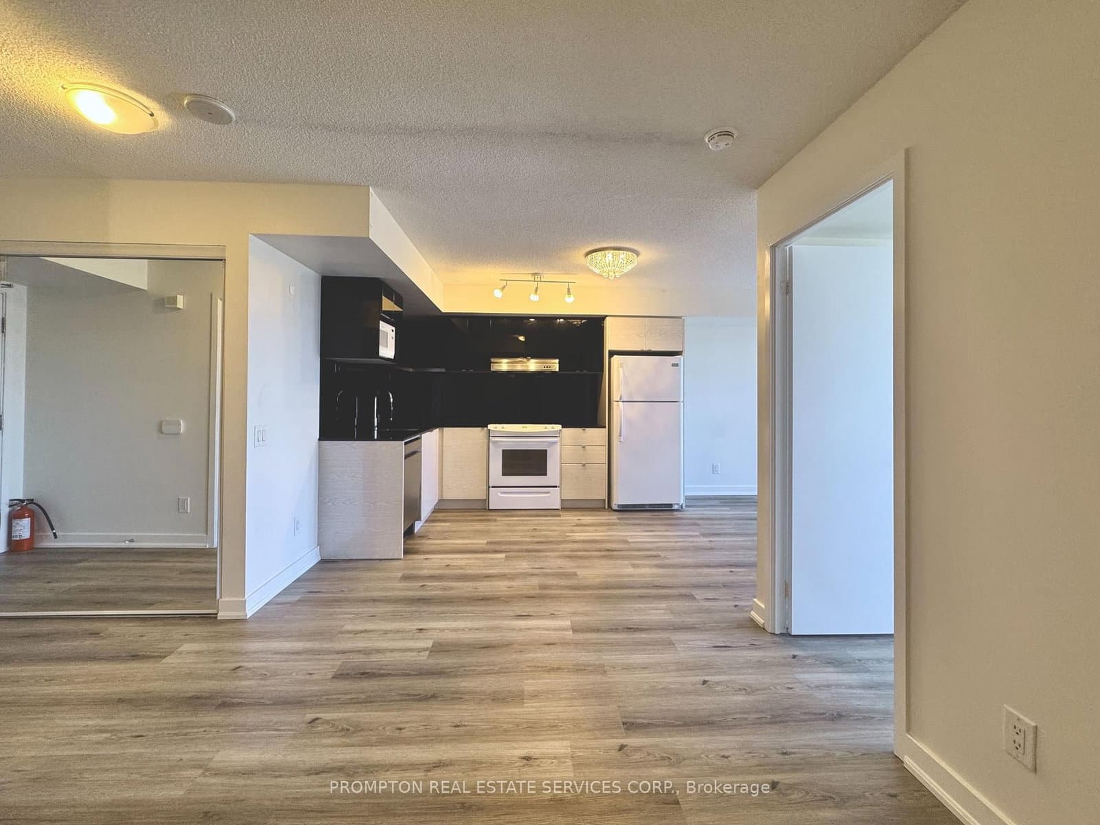 72 Esther Shiner Boulevard, Unit 612 thumbnail 6